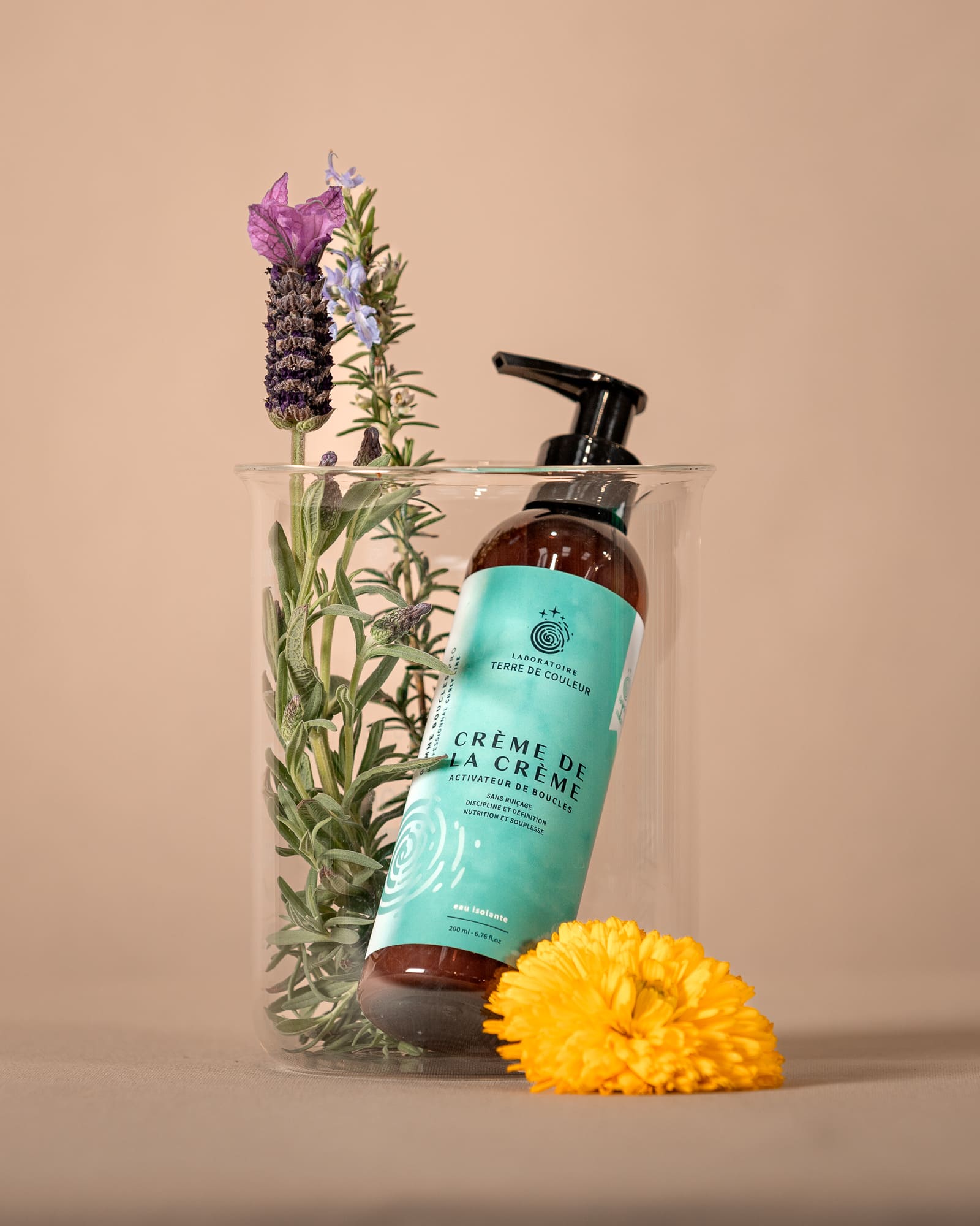 Routine capillaire avec crème coiffante pour cheveux frisés