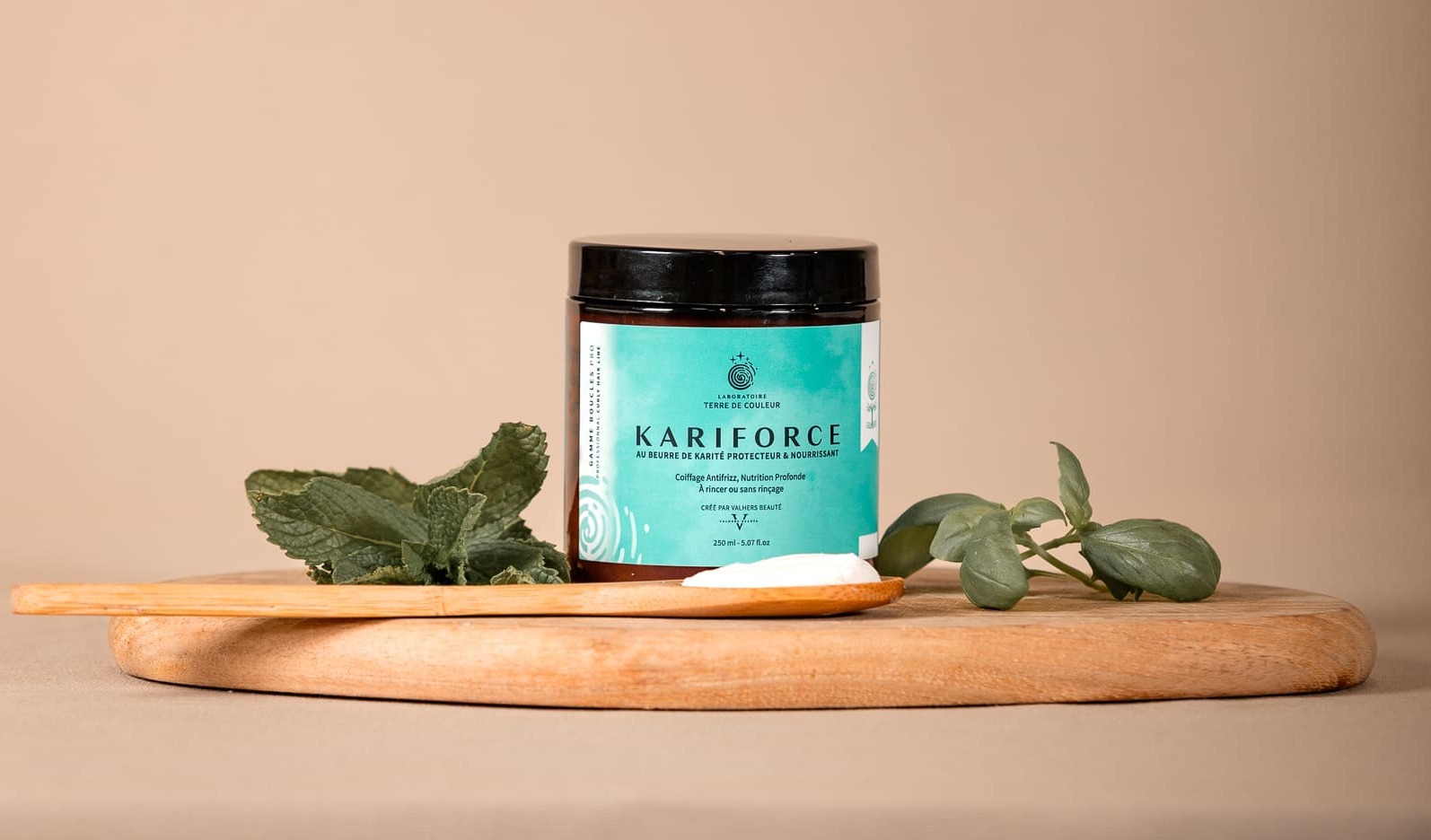 Soin capillaire naturel anti-frizz pour cheveux bouclés, frisés et crépus