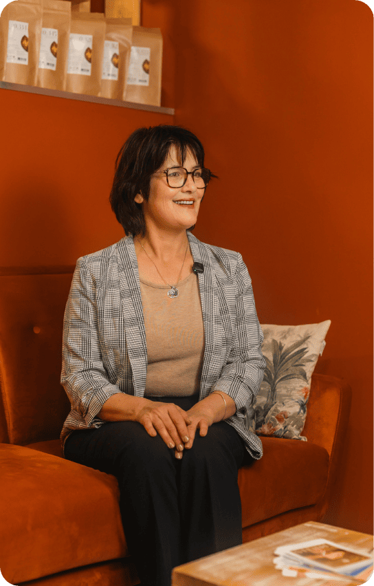 Fabienne, formatrice spécialiste des coiffeurs à domicile.