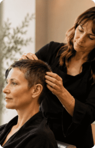 femme avec repousse de cheveux. Conseils