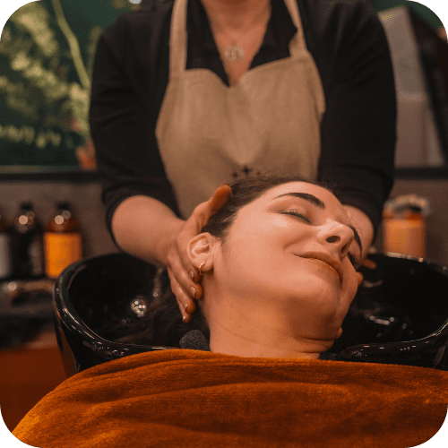 Atelier pratique de personnalisation des soins capillaires entre coiffeurs